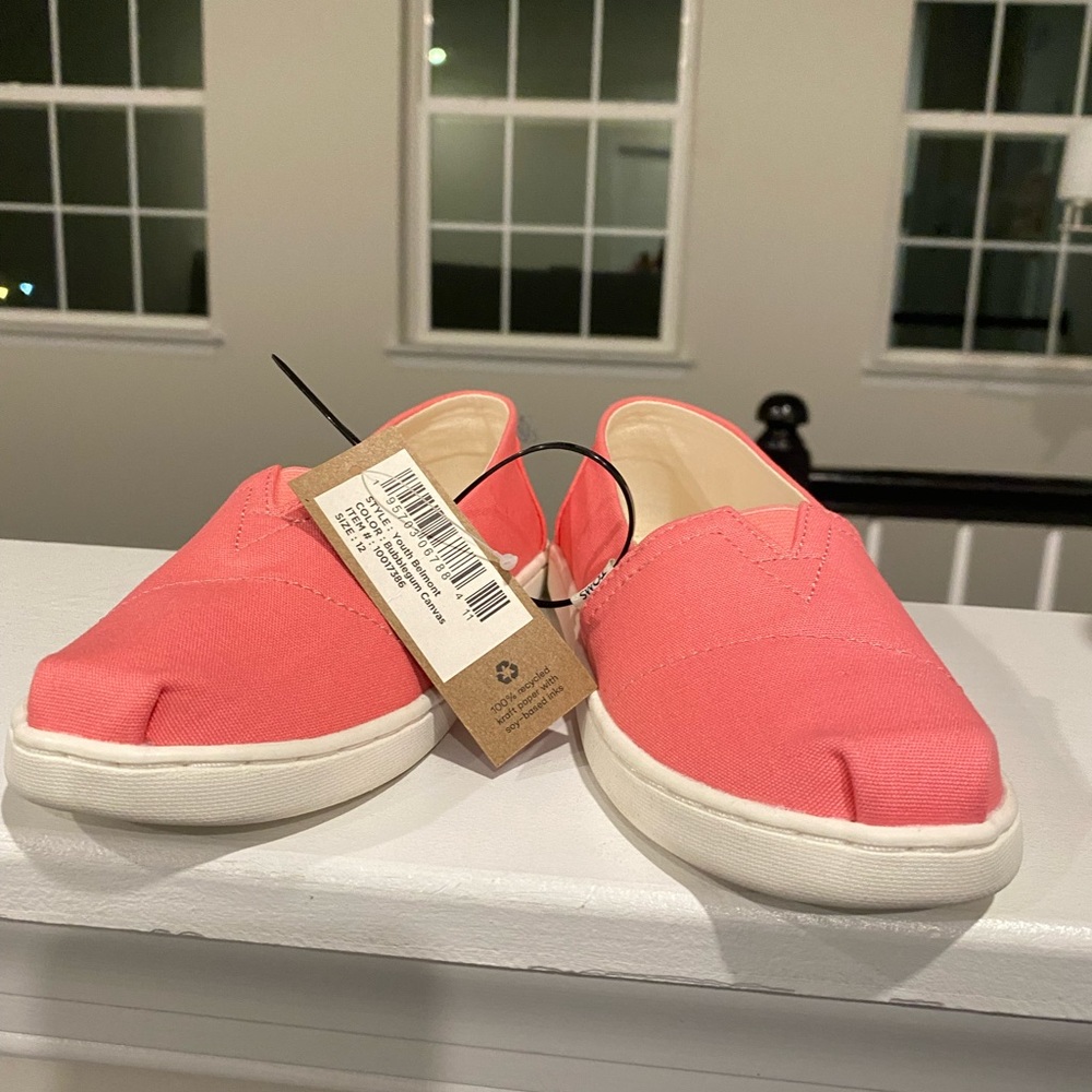 Brand new girls pink toms